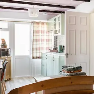 Bedroom With Kitchenette, Private Bathroom And Parking Guest house