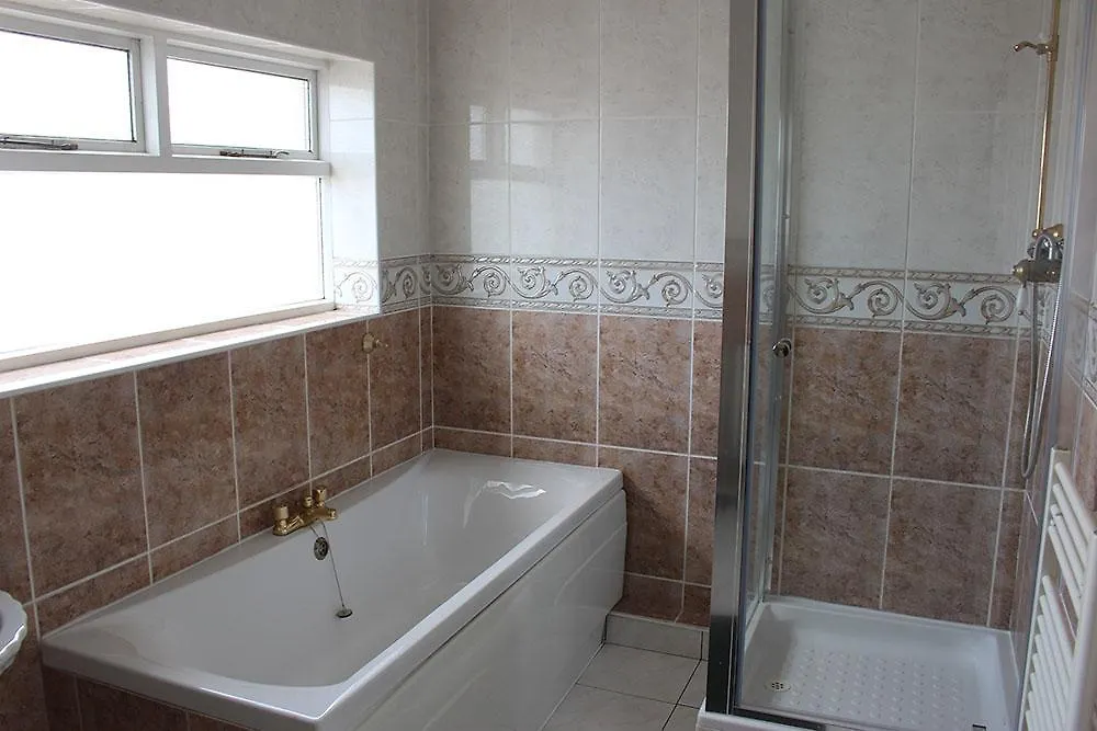 786 Newport Road Hotel Cardiff 4*,